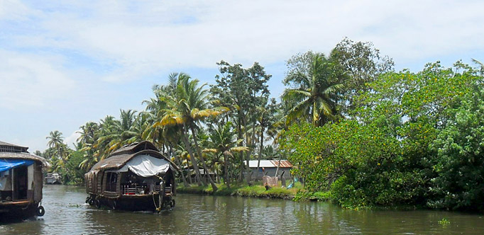 Croisière péniche sur les canaux de remous dans le Kerala